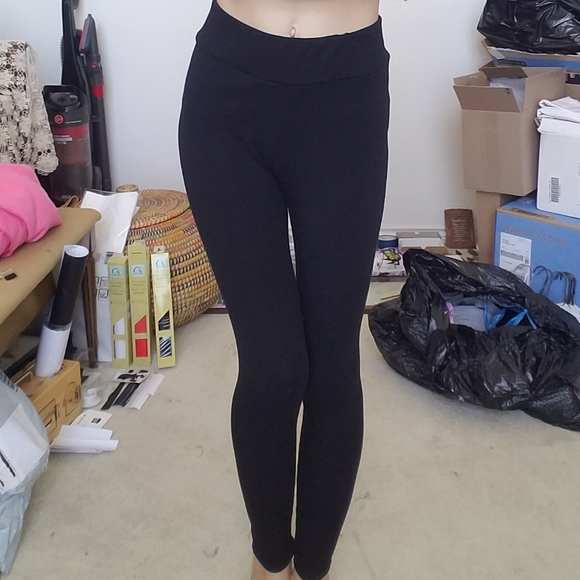 Basic Black Leggings - Picture 7 of 9